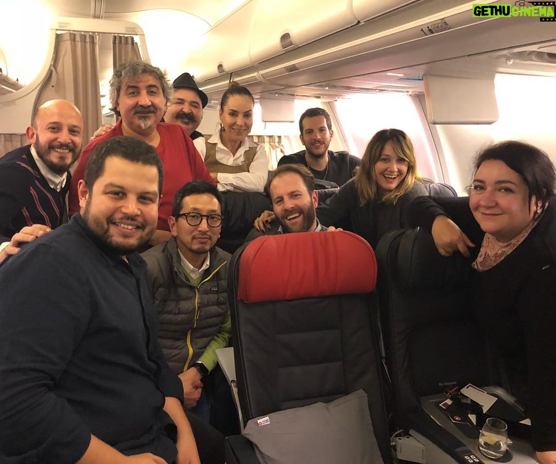 Özlem Akınözü Instagram - Adana'dan döndük,son durağımızdı...6 şehir dolaştı bu takım sonsuz sevgi, bol kahkaha , inanılmaz bir uyum ve enerjiyle🙏🏻Hepinizi çok seviyorum iyi ki hayatımdasınız🙏🏻 #deliha2 @gupseo @hulyaduyar @eda.ece @akselbonfil @mfozkan @mertoner @alicelikact @klee3434 @mehmeterofficial @mmuratgursoy @azimeak @mikailyilmaz @bkmonline