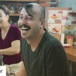 Özlem Akınözü Instagram - Nasıl güzel gülmüşüz😂🙏🏻ne çok birbirimizi sevdik ve her sahnemizi biz hep böyle çektik..🙏🏻🙏🏻😂❤️ @gupseo @mertoner @deryaalabora @hulyaduyar @alicelikact @mehmeterofficial @mfozkan @goksenliseyma @emrecanyuva