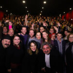 Özlem Akınözü Instagram - İzmir,Antalya,Ankara,Bursa ve Bandırma....Bizimle olan,bizi izleyen herkese sonsuz teşekkür ediyoruz🙏🏻Turnemiz boyunca bize kendimizi çok özel hissettiren canımız @mmuratgursoy ve @azimeak tüm an'larımızı ölümsüzleştiren @mikailyilmaz ne desek az,emeğinize yüreğinize sağlık🙏🏻🙏🏻❤️