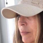 Özlem Akınözü Instagram - Çok sevdiğinden gelmişse eğer,takıp foto çekmeye değer @duygusinsta 🙏🏻🧢😘