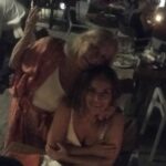 Özlem Akınözü Instagram - Yine yeniden…Arzuş’umla,sağlığa,dostluğa hep daha güzel yarınlara🙏🏻♥️ Miam Restaurant & Bar