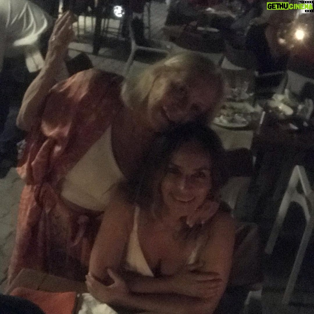 Özlem Akınözü Instagram - Yine yeniden…Arzuş’umla,sağlığa,dostluğa hep daha güzel yarınlara🙏🏻♥️ Miam Restaurant & Bar