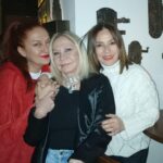 Özlem Akınözü Instagram - Biz bu dostluğa 35 yıldan fazla emek verdik,sevgi emek vermekse eğer.....HERKESİN SEVGİ GÜNÜ KUTLU OLSUN♥️ Maybe Kitchen and Cocktail