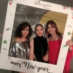Özlem Akınözü Instagram - Hep beraber daha nice yeni yıl kutlamalarımız olsun🙏🏻🎄🎅🏻 @mahsuseduru @ayseduuru