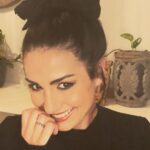 Özlem Yılmaz Instagram - “Ne haliniz varsa gülün👻”