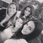 Özlem Yılmaz Instagram - Anca resimlere bakarız biz bu yaz 😒