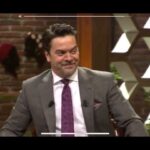 Özlem Yılmaz Instagram - Ağabeyimin beni ne kadar çok sevdiğinin kanıtı.. 😏 @ozgurylmz78 👿👿👿 #beyazshow #cezalandırıcıabi 🤣🤣🤣