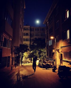 Özlem Yılmaz Instagram - Gece🖤