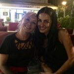 Özlem Yılmaz Instagram - “Günü gülüşle dondurduk” 📸 Sizi çok seviyorum 🧡 @mukerremgoksu1