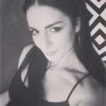 Özlem Yılmaz Instagram - “Sevdiğin insan(lar)a zor olmamak için o kadar basitleşiyorsun ki, sana değer vermeye gerek duymuyor(lar).”