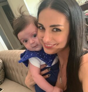 Özlem Yılmaz Instagram - Geçmiş, geçmemiştir. 👭 Ve geçmiş, gelecektir.. 👶🏼
