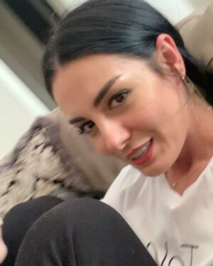 Özlem Yılmaz Instagram - Ya deliricem tipe bak 🙈😂😂😂@gozdeustundagg 🥴 Keşke daha çok sıkıştırsaydım o zamanlar 😂😂😂 şimdi ispiyonluyo 😂😂😂 #küçükhemşehrim