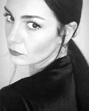 Özlem Yılmaz Instagram - “.. Ve ben.. bi’şeyleri yapmış olmak için yapmaya kendini mecbur hisseden biri değilim.. Bunu benden bekleme 🌍. -Var olmak bu değil..”