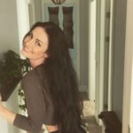 Özlem Yılmaz Instagram - Saç sefadan, tırnak cefadan uzarmış.. 🤔 Ben tırnaklarımın uzamasına fırsat vermeden yiyorum.. 😂😂😂 Çok iyi fikir 😂😂😂