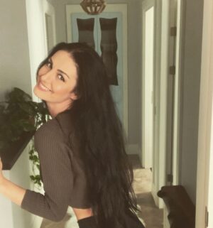 Özlem Yılmaz Instagram - Saç sefadan, tırnak cefadan uzarmış.. 🤔 Ben tırnaklarımın uzamasına fırsat vermeden yiyorum.. 😂😂😂
Çok iyi fikir 😂😂😂