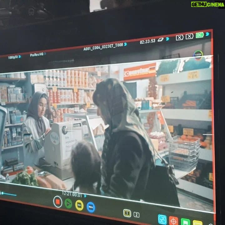 Ümmü Putgül - 1.2K Likes - #turkbakkali kısa filmi sürprizlerle dolu oldu.
Güzel senaryosu,ekibi,nezaketi ve yönetimiyle @ekremaydin__ la çalışma tanışma fırsatı ;
Yine yeni muhteşem arkadaşlar @sudeyyazici
@dogukaninceli @ottomandogan kazanmak
Çocuğumun babası eski beyim sevgili sanat yönetmenimle @samsakil 🤭 ilk kez bir sette birlikte çalışma şaşkınlığı ve keyfi
And amazing German actress @nicolebelstlerboettcher .. Happy to meet you Happy to work with you 🤍
@emrahsakallioglu2 gerilla ruhu ve diğer sevgili ekip 🌼
Yine sevdiğim bir karakter sevgili "Firdevs" 💓
23-24.03.2022 🌼