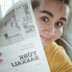 Ümmü Putgül Instagram – #turkbakkali kısa filmi sürprizlerle dolu oldu. 
Güzel senaryosu,ekibi,nezaketi ve yönetimiyle @ekremaydin__ la çalışma tanışma fırsatı ;

Yine yeni muhteşem arkadaşlar @sudeyyazici
@dogukaninceli @ottomandogan  kazanmak 

Çocuğumun babası eski beyim sevgili sanat yönetmenimle @samsakil 🤭 ilk kez bir sette birlikte çalışma şaşkınlığı ve keyfi 

And amazing German actress @nicolebelstlerboettcher .. Happy to meet you Happy to work with you 🤍

@emrahsakallioglu2 gerilla ruhu ve diğer sevgili ekip 🌼

Yine sevdiğim bir karakter sevgili “Firdevs” 💓 

23-24.03.2022 🌼