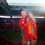 Ümmü Putgül Instagram – Tarihe ilk olarak geçsin ❤️ Hoş ben bir Beşiktaş taraftarıyım ama .. yavru aslan 🦁 günüydü 😌 Ali Sami Yen Spor Kompleksi Nef Stadyumu