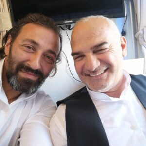 Şendoğan Öksüz Instagram - Setin en yakışıklısıyla bir fotomuz olmasın mı......