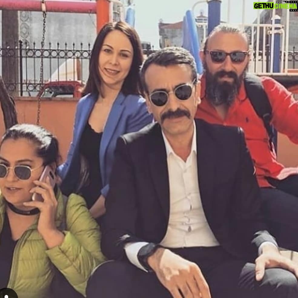 Şendoğan Öksüz - 1.9K Likes - Bir ara böyle de bir fotoğraf çektirmişiz.... 😝