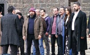 Şendoğan Öksüz Instagram - Bu gün günlerden SAK  iyi seyirler Türkiyem..
#cemalreis 
#SenAnlatKaradeniz #her #çarşamba #atv 'de  @atvturkiye @senanlatkaradeniz .
#İremHelvacıoğlu  #MehmetAliNuroğlu #SinanTuzcu #ÖyküGürman #GözdeKansu #CemKenar #FurkanAksoy #BelfuBenian #NurşimDemir #SaitGenay  #NalanKuruçim #FarukAcar  #ŞendoğanÖksüz #DemirBirinci #DilaAktaş #ÇağlaÖzavcı #ÖzgürBiber #PalaDayı #EmreÖn #SenemGöktürk
#OsmanSınav #YeniDizi  #ATV #Sinegraf
@iremhlvcioglu  @mehmetalinuroglu_  @sinan_tuzcu1 @oykugurman @gozdekansu @furkanaksoytr @cemanilkenar @belfuu @nursimdemir @saitgenay @nalankurucim @byshendi @ozgurbiber @on_emre @senemgokturk @emre.kabakusak @ayseyaziyor @nehirerdemhikayeleri @nesrinnamal @mertdncr