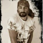 Şendoğan Öksüz Instagram – Yıl bilmem kaç mekan neresi ama ben yine aynı ben….