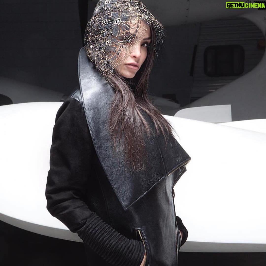 Céline Morel - 26.5K Likes - Merci à @fabricesopoglian de m’avoir offert l’opportunité de shooter à Montréal pour le créateur @pascallabelleofficial . Accompagné de la magnifique mannequin @evesalvail #morelceline #celinemorel