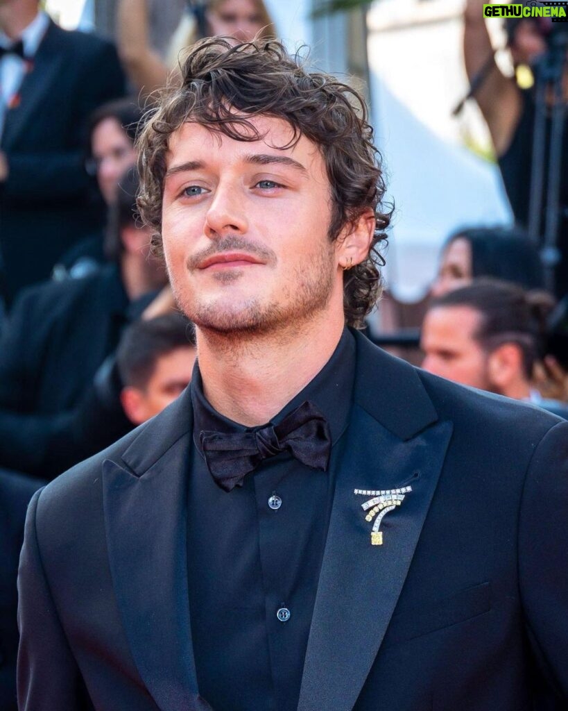 César Domboy Instagram - Astéroïde city premiere 🛸 @festivaldecannes thank you for inviting me ✨ and my best friend hehe And many thanks to @fredjewelry @giorgioarmani @diorbeauty @persol Cannes Film Festival