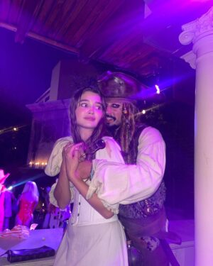 Cameron Dallas Instagram - *Captain Jack Sparrow & Elizabeth Swan ; Happy Halloween 🏴‍☠️