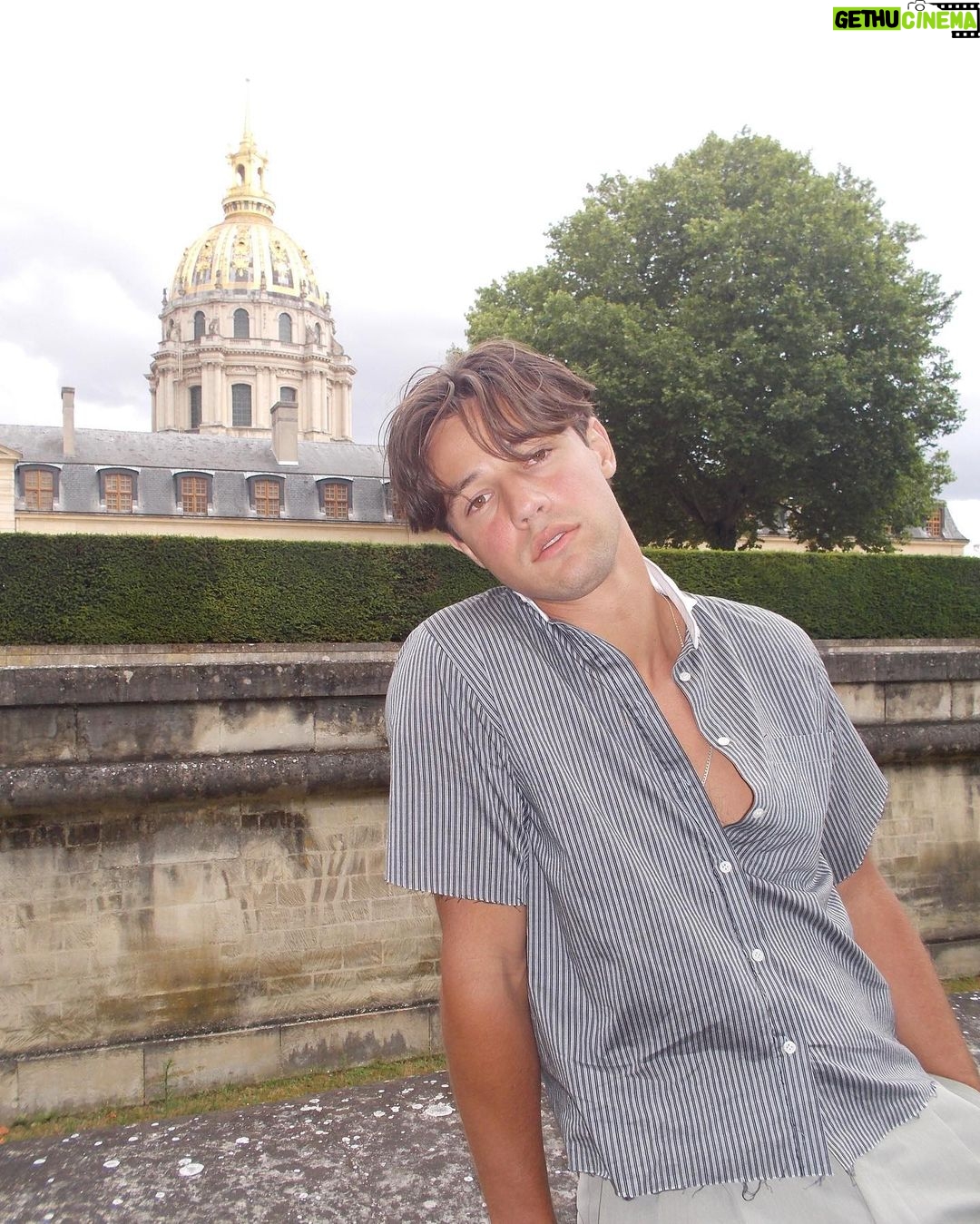 Cameron Dallas Instagram - omw to a museum
