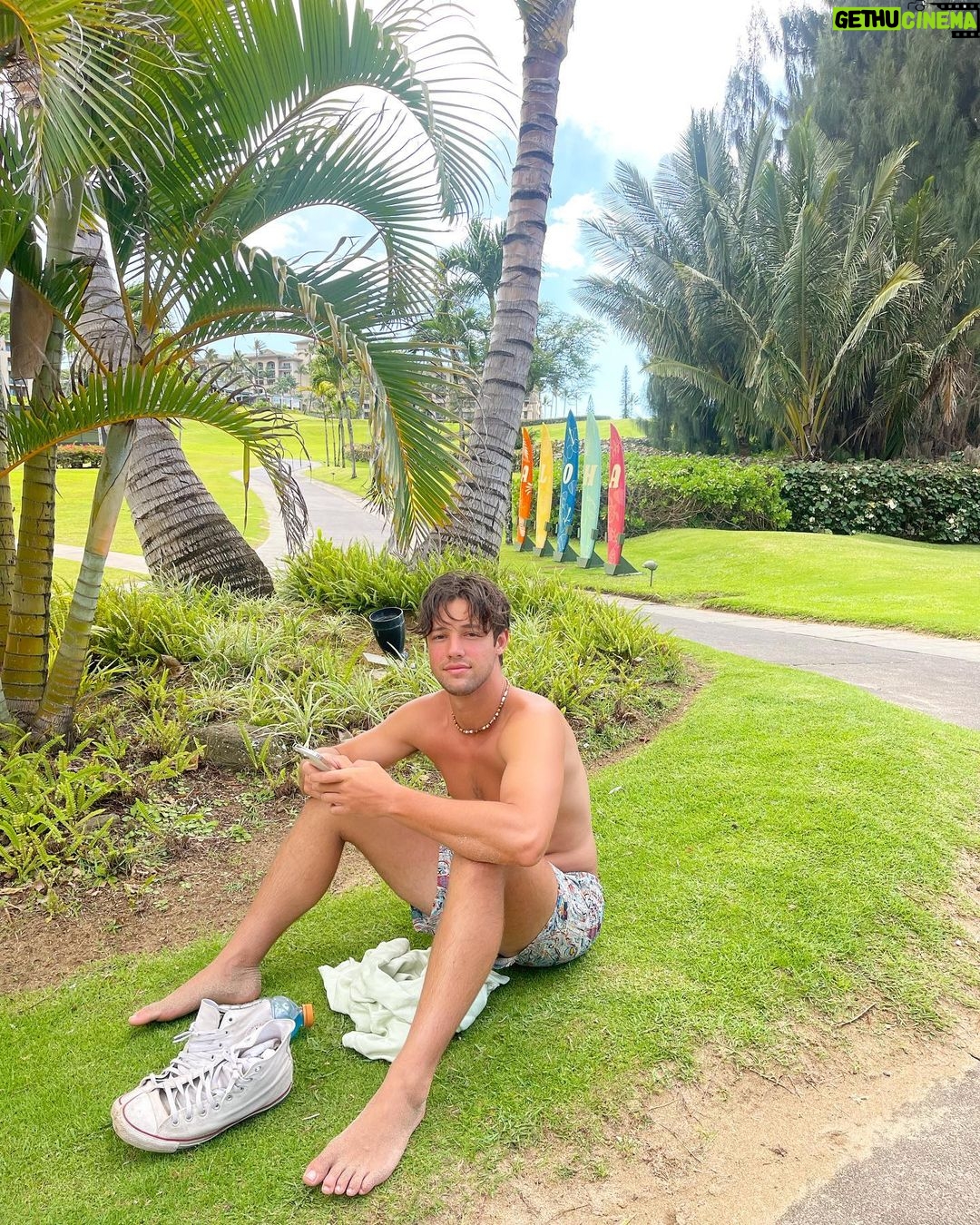Cameron Dallas Instagram - New work station