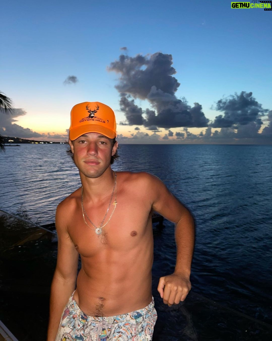 Cameron Dallas Instagram - Free @coyote.hills, DM them ‘Coyote Hills’ to get it :)