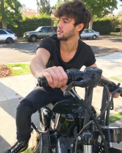 Cameron Dallas Instagram - Why Haven’t I Met You hit 3 Mill 🖤