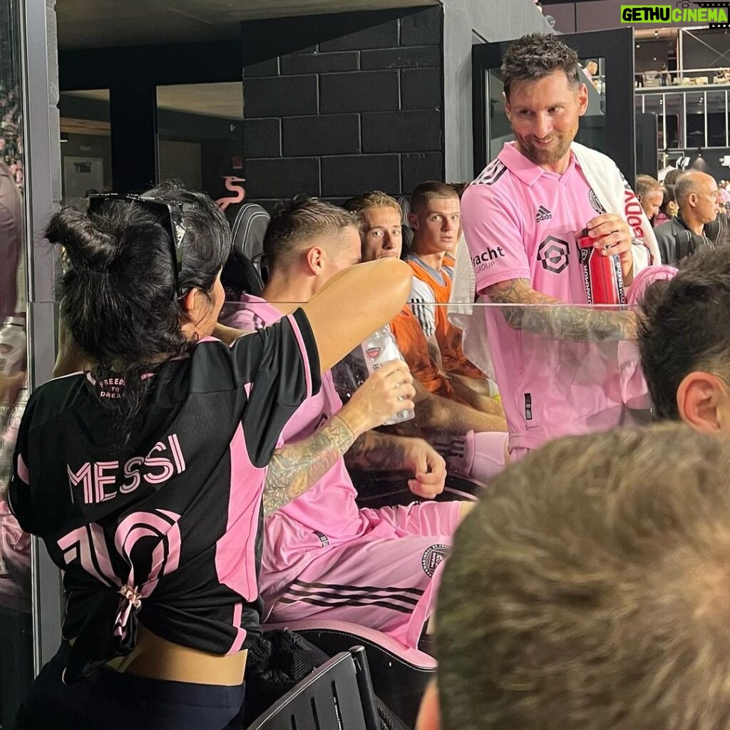 Camila Cabello Instagram - Fan girl mode was fully unlocked when I saw @leomessi - obviously the GOAT, but also so kind and generous with his energy. 😭 thank you @davidgrutman for an experience I’ll never forget ! And thank you @davidbeckham and @victoriabeckham 😭 IT WAS GIVING BABY PINK 🎀 MIAMI GOING UPPP