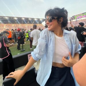 Camila Cabello Instagram - Fan girl mode was fully unlocked when I saw @leomessi - obviously the GOAT, but also so kind and generous with his energy. 😭 thank you @davidgrutman for an experience I’ll never forget ! And thank you @davidbeckham and @victoriabeckham 😭 IT WAS GIVING BABY PINK 🎀 MIAMI GOING UPPP
