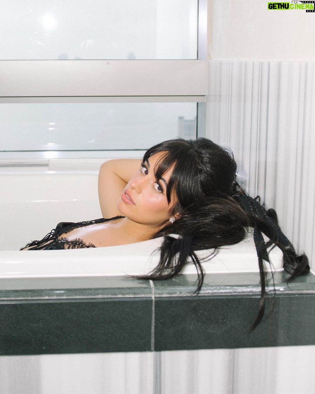 Camila Cabello - 2.2 Million Likes - last night 🖤 in the city for 24 hours
📸 @griff