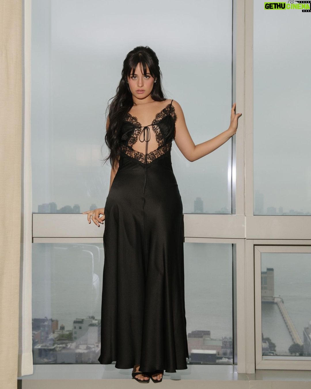 Camila Cabello - 2.2 Million Likes - last night 🖤 in the city for 24 hours
📸 @griff
