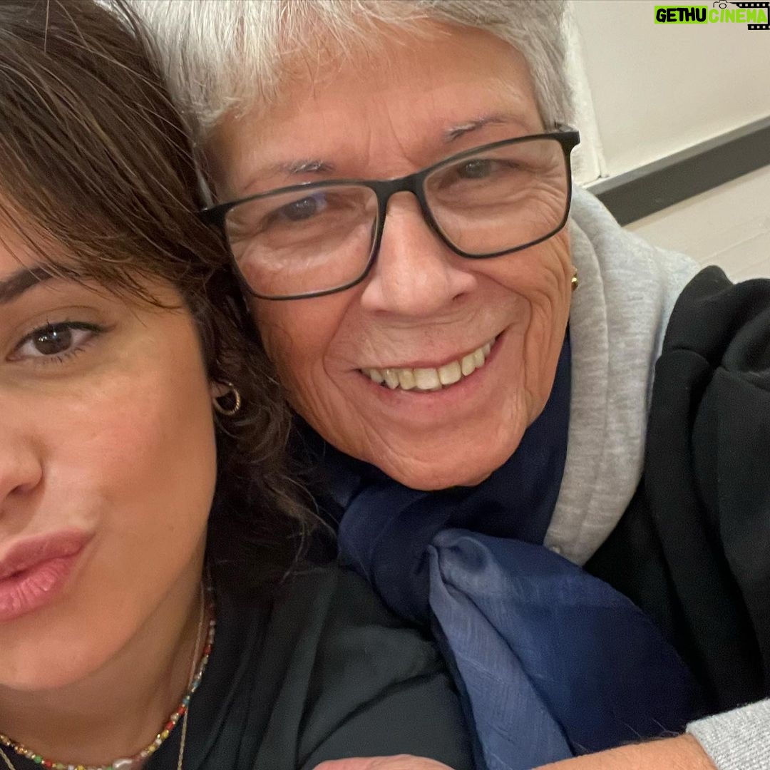 Camila Cabello - 1.6 Million Likes - mi abuela es autora π₯Ί me esta encantando este libro y no solo porque es mi abuela. es una experiencia muy unica en donde puedo escuchar las canciones que la han acompaΓ±ado en cada capitulo de su vida intensa y ordinariamente mΓ‘gica. Siempre lo sabia pero ahora ustedes tambien, mi abuela es una cabrona.
LA GRAN BANDOLERA FOREVER β€οΈβπ₯β€οΈβπ₯β€οΈβπ₯β€οΈβπ₯β€οΈβπ₯β€οΈβπ₯β€οΈβπ₯
βlos boleros que he vividoβ en Amazon hora, dejen un review para apoyar si quieren β¨