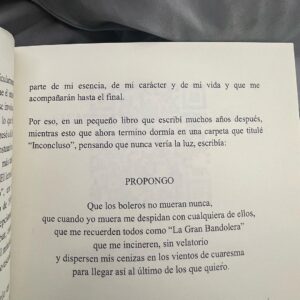 Camila Cabello Instagram - mi abuela es autora 🥺 me esta encantando este libro y no solo porque es mi abuela. es una experiencia muy unica en donde puedo escuchar las canciones que la han acompañado en cada capitulo de su vida intensa y ordinariamente mágica. Siempre lo sabia pero ahora ustedes tambien, mi abuela es una cabrona. 
LA GRAN BANDOLERA FOREVER ❤️‍🔥❤️‍🔥❤️‍🔥❤️‍🔥❤️‍🔥❤️‍🔥❤️‍🔥
“los boleros que he vivido” en Amazon hora,  dejen un review para apoyar si quieren ✨