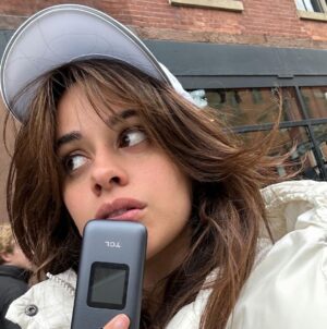Camila Cabello Instagram - I’m team flip phone revolution . Maybe I can write the theme song guys 💪💪💪💪