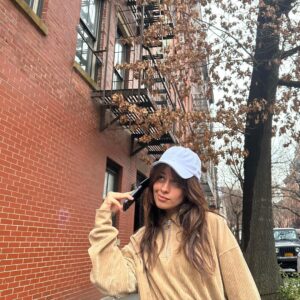 Camila Cabello Instagram - I’m team flip phone revolution . Maybe I can write the theme song guys 💪💪💪💪
