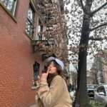 Camila Cabello Instagram - I’m team flip phone revolution . Maybe I can write the theme song guys 💪💪💪💪 Manhattan, New York
