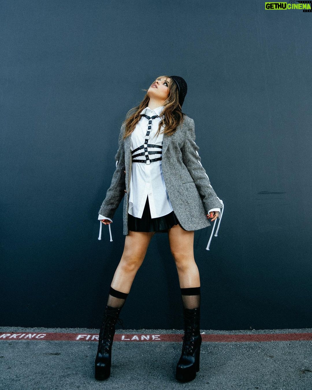 Camila Cabello Instagram - let’s go #teamcamila!!!! Lives start nowww on @nbc