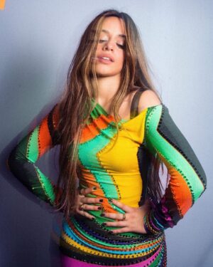 Camila Cabello Instagram - yo había apagado el corazón pero cuando a ti te vio solito decidió prenderse 🚑🫀