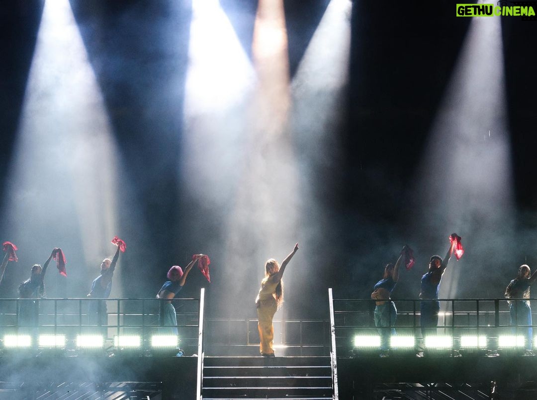 Camila Cabello Instagram - I DONT KNOW A LOT OF PORTUGUESE BUT EU COMO PAO E EU BEBO LEITE E EU TE AMO BRASIL !!!!!!!!!!!!!! 🇧🇷🇧🇷🇧🇷🇧🇷🇧🇷🇧🇷🇧🇷🇧🇷🇧🇷🇧🇷🇧🇷 thank you to all the amazing artists who were involved in building this show 🫀 FAMILIA: creative director/ video content: @tawbox choreographers: @calvitjr @sarabiv musical director: @edwinjcarranza makeup/hair: @dimitrishair @patrickta styling: @robzangardi @marielhaenn @hannah.margeson LD: @suluko.ltd lighting programmer: @danyounglights video Programmer: @samuellisher Rock in Rio