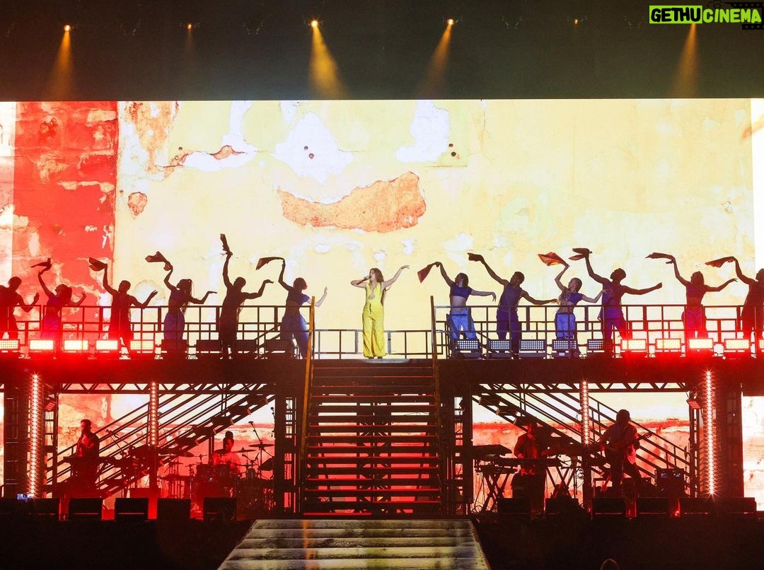 Camila Cabello Instagram - I DONT KNOW A LOT OF PORTUGUESE BUT EU COMO PAO E EU BEBO LEITE E EU TE AMO BRASIL !!!!!!!!!!!!!! 🇧🇷🇧🇷🇧🇷🇧🇷🇧🇷🇧🇷🇧🇷🇧🇷🇧🇷🇧🇷🇧🇷 thank you to all the amazing artists who were involved in building this show 🫀 FAMILIA: creative director/ video content: @tawbox choreographers: @calvitjr @sarabiv musical director: @edwinjcarranza makeup/hair: @dimitrishair @patrickta styling: @robzangardi @marielhaenn @hannah.margeson LD: @suluko.ltd lighting programmer: @danyounglights video Programmer: @samuellisher Rock in Rio