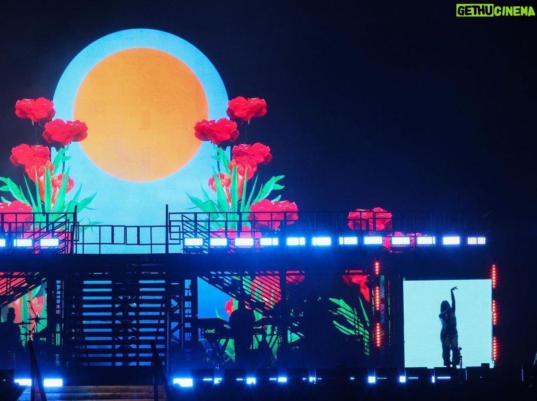 Camila Cabello Instagram - I DONT KNOW A LOT OF PORTUGUESE BUT EU COMO PAO E EU BEBO LEITE E EU TE AMO BRASIL !!!!!!!!!!!!!! 🇧🇷🇧🇷🇧🇷🇧🇷🇧🇷🇧🇷🇧🇷🇧🇷🇧🇷🇧🇷🇧🇷 thank you to all the amazing artists who were involved in building this show 🫀 FAMILIA: creative director/ video content: @tawbox choreographers: @calvitjr @sarabiv musical director: @edwinjcarranza makeup/hair: @dimitrishair @patrickta styling: @robzangardi @marielhaenn @hannah.margeson LD: @suluko.ltd lighting programmer: @danyounglights video Programmer: @samuellisher Rock in Rio