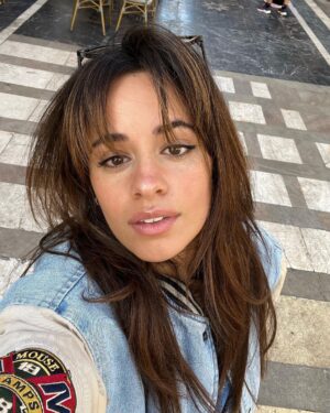 Camila Cabello Instagram - muy yummy 😋🍓💘🎀🍬🦩🩰