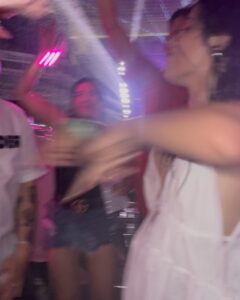 Camila Cabello Instagram - Instagram versus Reality. “EL BLÚMER CAMILA!!!!!!!“ 😹 @karolg LA ROMPISTE. vamos a bailar pronto otra vez en la lluvia amiga 🌪️ BICHOTA SEASON 4EVR 🎀🧜🏼‍♀️👑💅🏼 Miami, Florida
