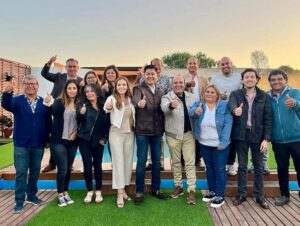 Camila Flores Instagram - Nos estamos preparando para las elecciones de este año, con las mejores personas, grandes servidores públicos y comprometidos con nuestro país 🇨🇱
Provincias de #Quillota y #Petorca allá vamos 💪🏻🙏🏻
